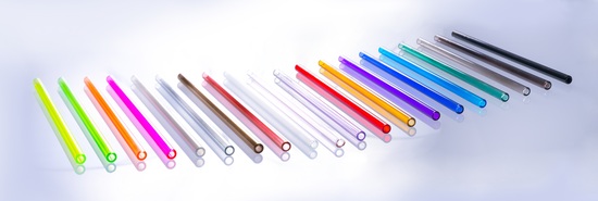 Set aus 4 farbigen Glas-Trinkhalmen mit Reinigungsbürste