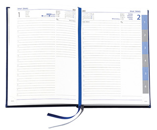 Buchkalender "Daily Chefkalender Register INT" im Format 14,5 x 20,5 cm, Kalendarium 4-sprachig D/F/I/GB Grau/Blau mit 2 Lesebändern und Registerstanzung, 416 Seiten Fadenheftung, Eckenperforation, Einband Slinky bordeaux