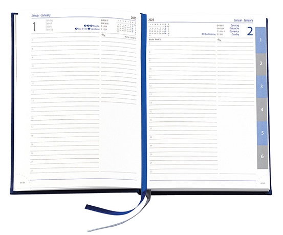 Buchkalender "Daily Chefkalender Register INT" im Format 14,5 x 20,5 cm, Kalendarium 4-sprachig D/F/I/GB Grau/Blau mit 2 Lesebändern und Registerstanzung, 416 Seiten Fadenheftung, Eckenperforation, Einband Magic anthrazit