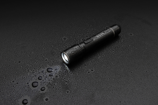 Gear X Taschenlampe aus RCS recycelt. Aluminium mit USB-Akku